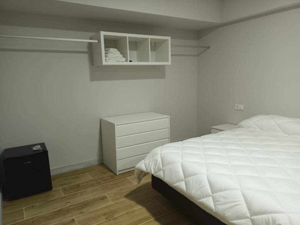 Postel nebo postele na pokoji v ubytování Hostal Cerro del Castillo jumilla