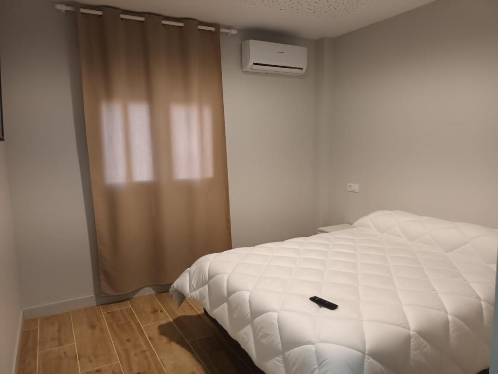Postel nebo postele na pokoji v ubytování Hostal Cerro del Castillo jumilla