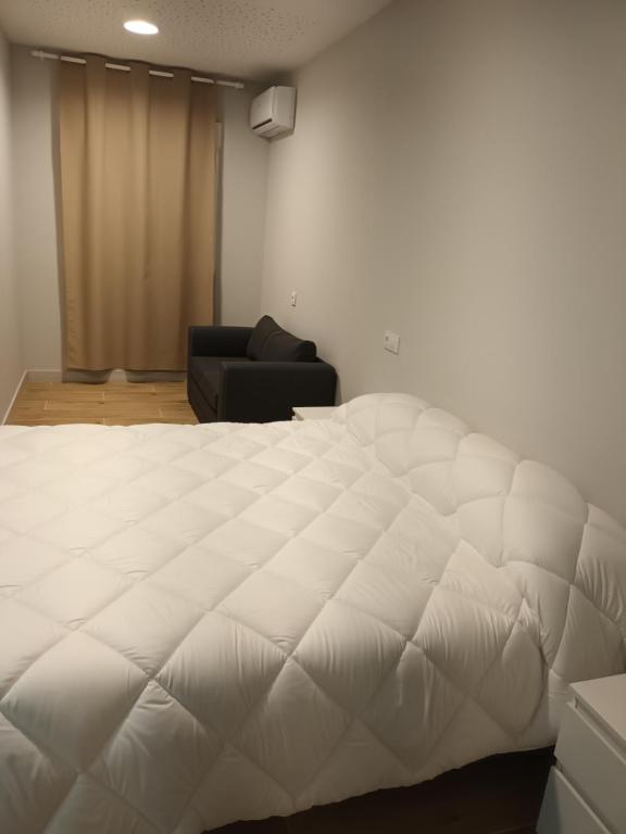 Postel nebo postele na pokoji v ubytování Hostal Cerro del Castillo jumilla