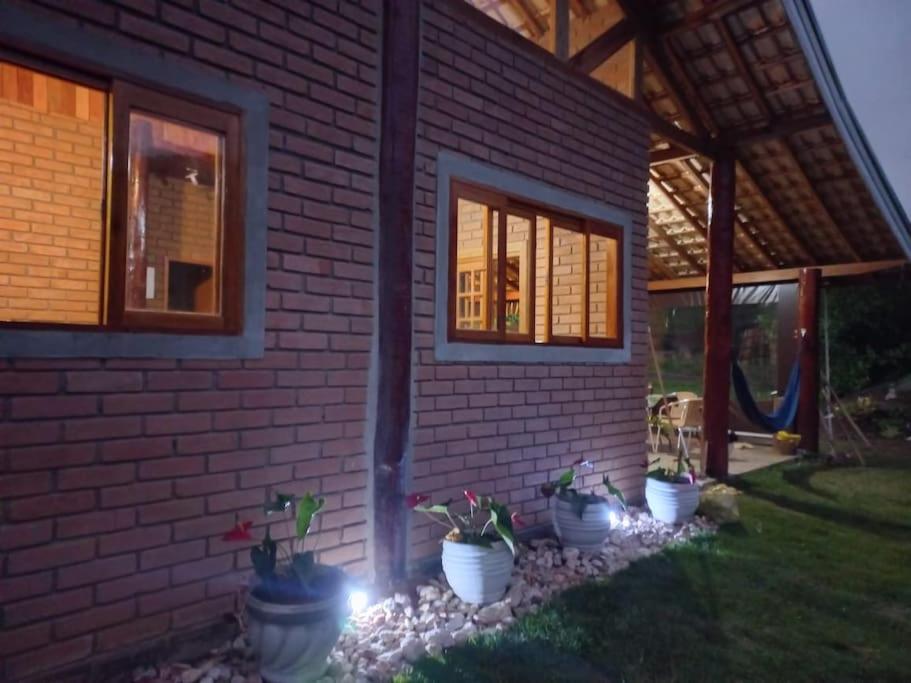 Um jardim em Chalé Araucária- Vale das Pedras MG
