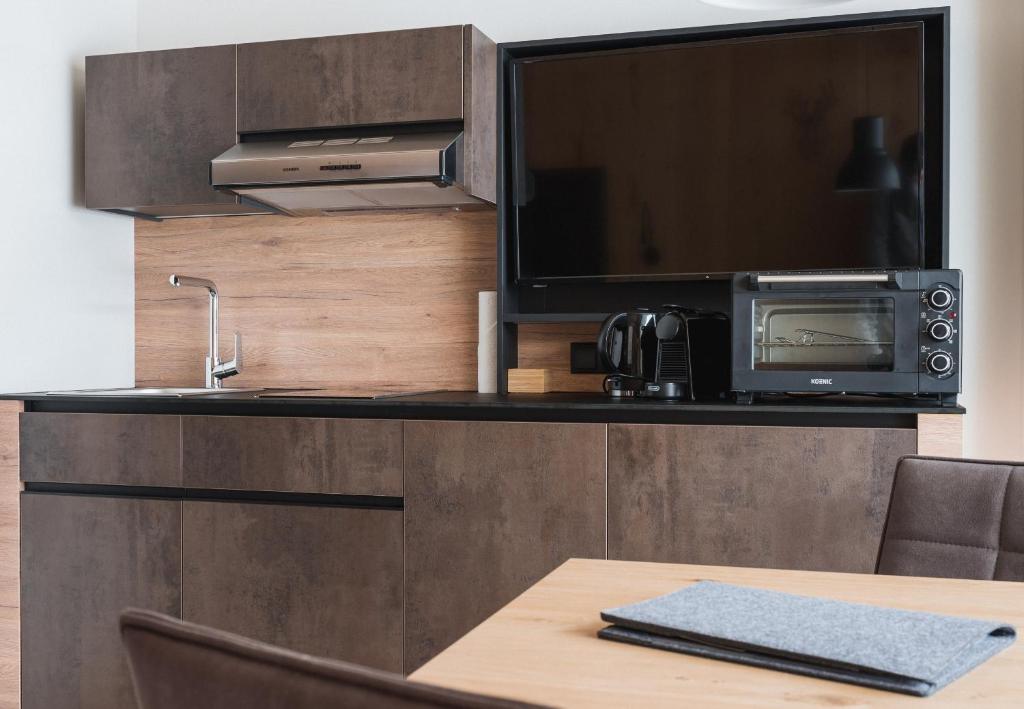 Kuchyň nebo kuchyňský kout v ubytování ad-fontanas Appartements Vandans