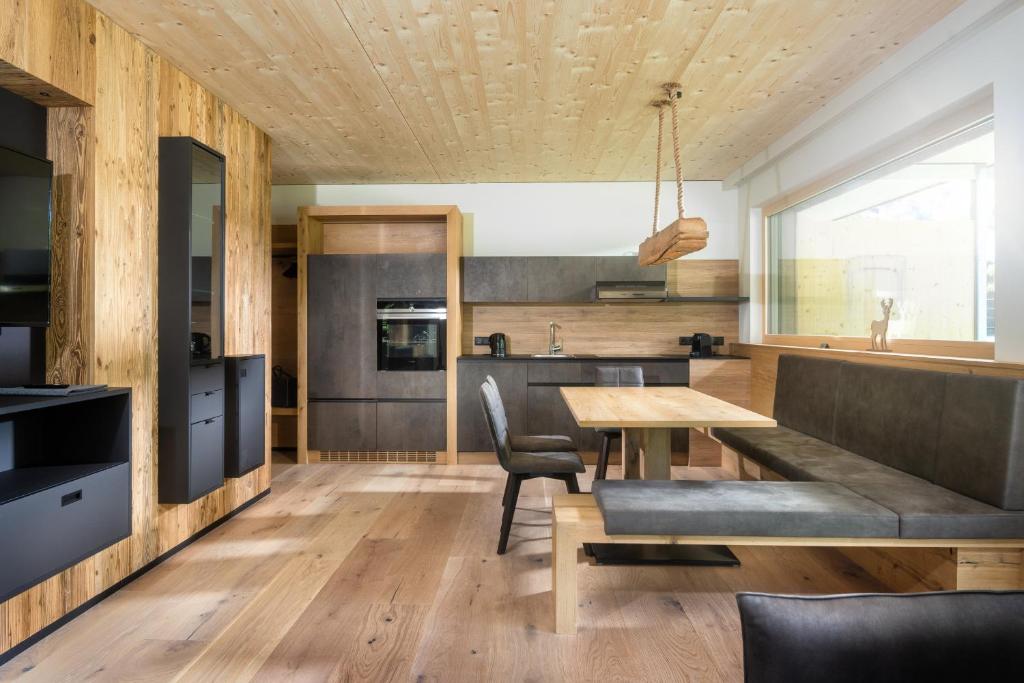 Kuchyň nebo kuchyňský kout v ubytování ad-fontanas Appartements Vandans