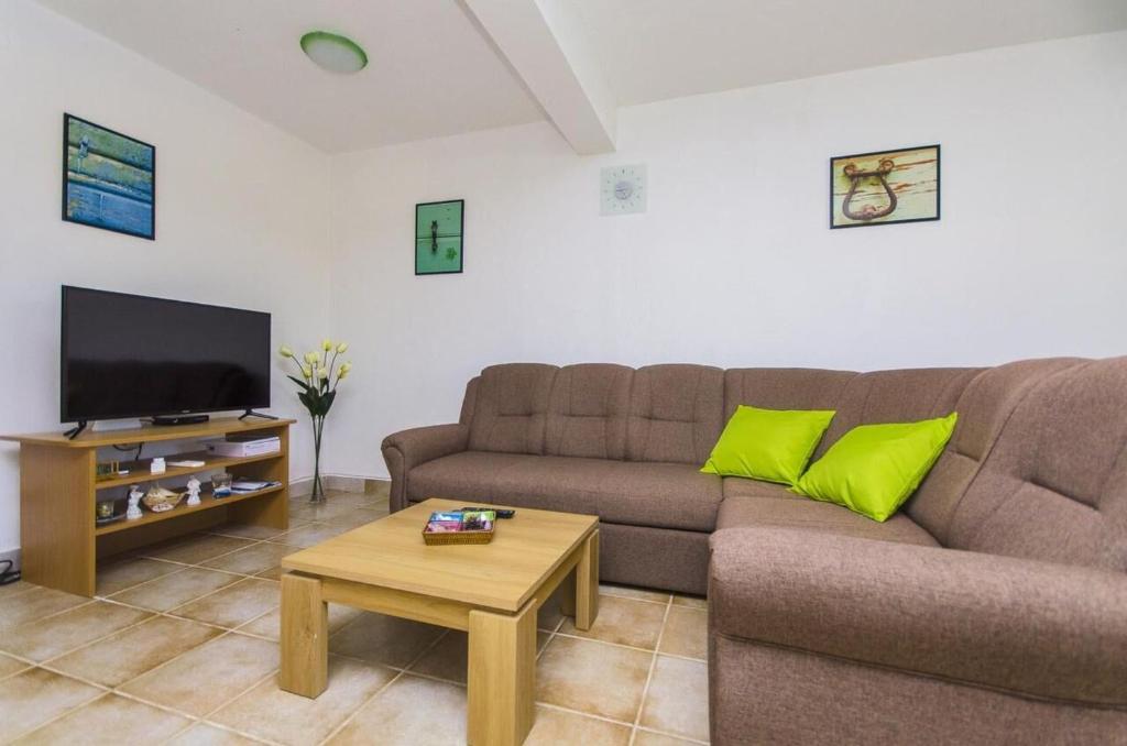TV a/nebo společenská místnost v ubytování Apartment Jelka