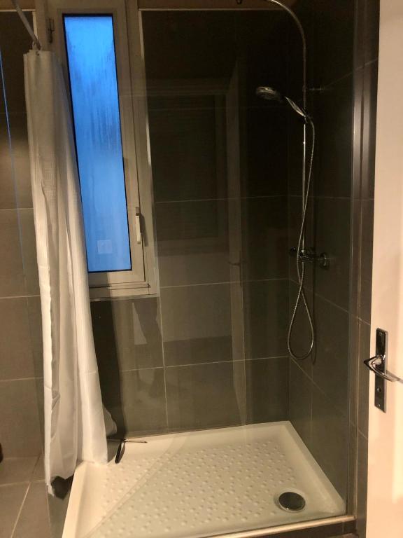 Kúpeľňa v ubytovaní Appartement de 110m2 au centre de Cusset