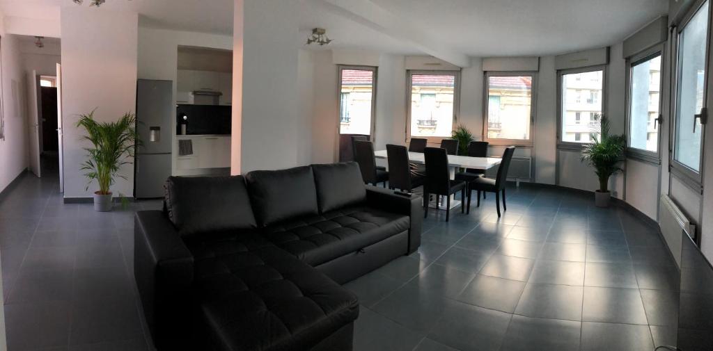 Posedenie v ubytovaní Appartement de 110m2 au centre de Cusset