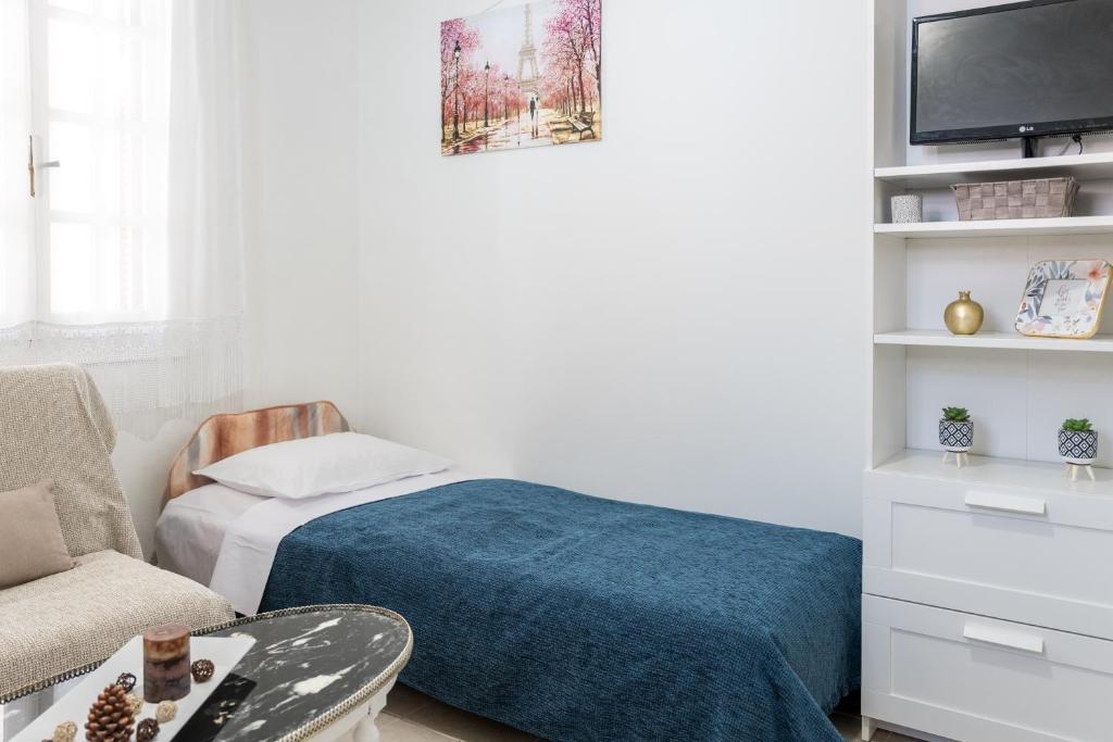 Postel nebo postele na pokoji v ubytování Athenais Apartment