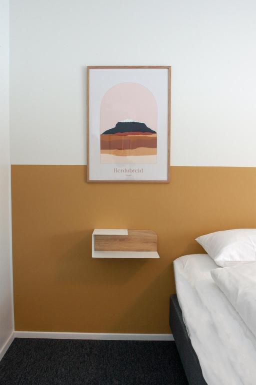 Rúm í herbergi á Eiðar - Hostel