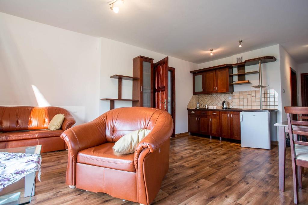 Kuchyňa alebo kuchynka v ubytovaní Sykowny Dworek Apartamenty