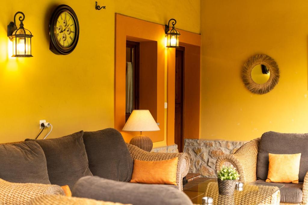 Posezení v ubytování Chalet El Ñeru