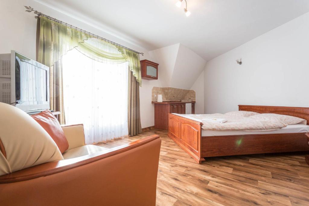 Posteľ alebo postele v izbe v ubytovaní Sykowny Dworek Apartamenty