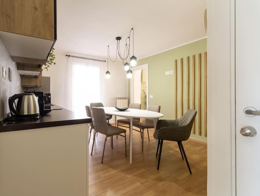 a kitchen and dining room with a table and chairs at Elegant flat in the city centre with two suite in Perugia