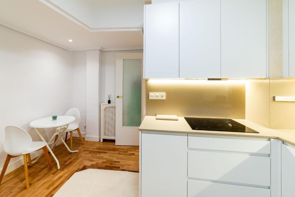 Kuchyňa alebo kuchynka v ubytovaní Cute and comfy apartment by Cisan Rentals