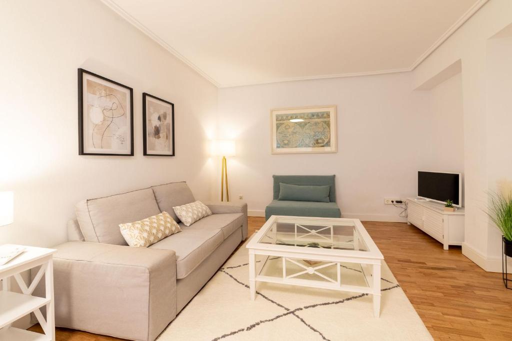 Televízia a/alebo spoločenská miestnosť v ubytovaní Cute and comfy apartment by Cisan Rentals