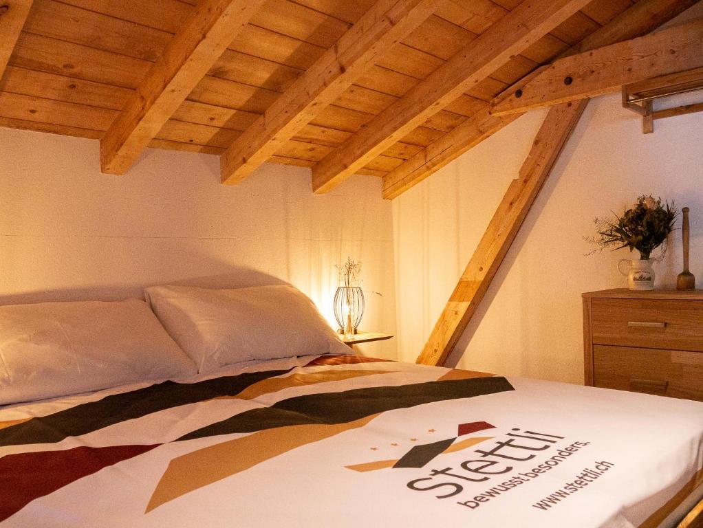 Postel nebo postele na pokoji v ubytování stettli resort