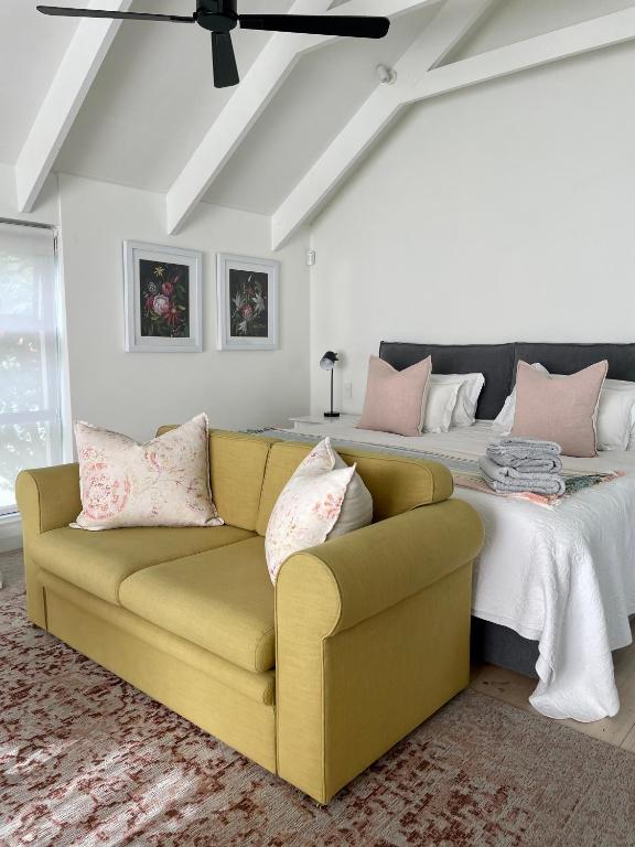 African Flame Apartment - Housity