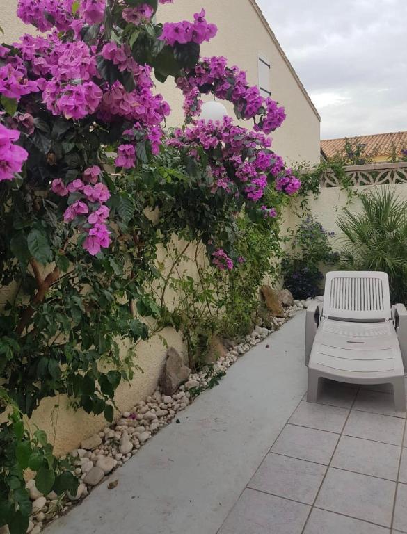 Vonkajšia záhrada v ubytovaní Charmante Villa de vacances