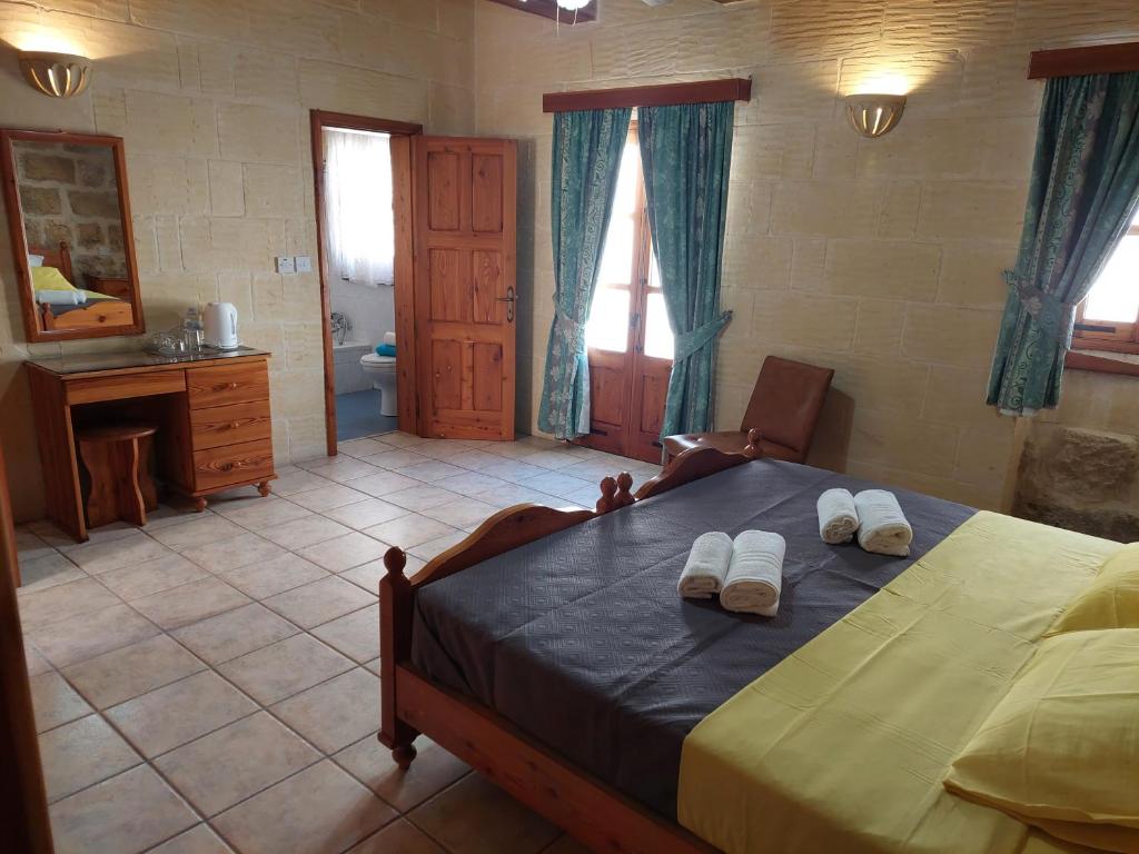 Postel nebo postele na pokoji v ubytování MJ Farmhouse B&B