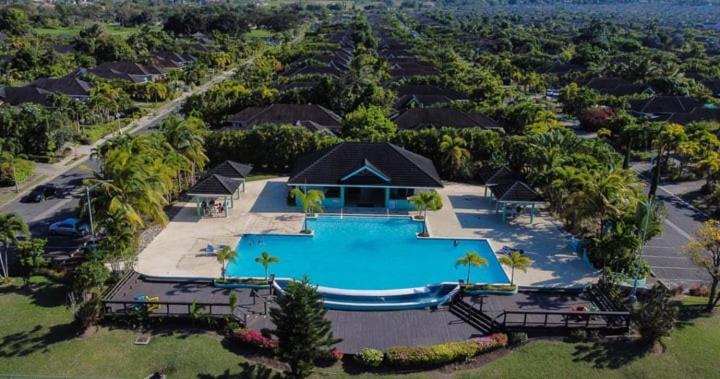 an aerial view of a resort with a swimming pool at Smart villa @ Richmond in Richmond