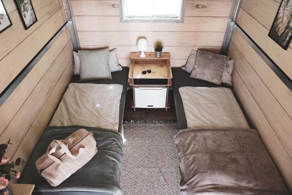 Posezení v ubytování Kieler Woche Lodge Camp