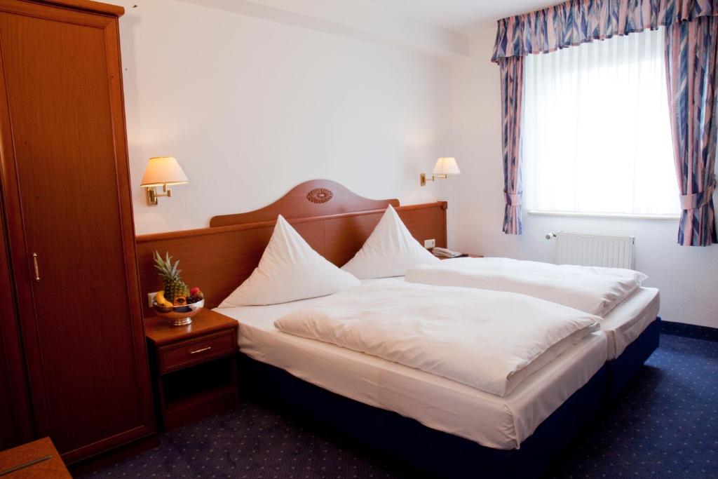 Postel nebo postele na pokoji v ubytování Hotel Felsenkeller