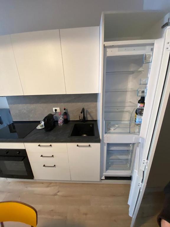 A kitchen or kitchenette at 30 San Gottardo House