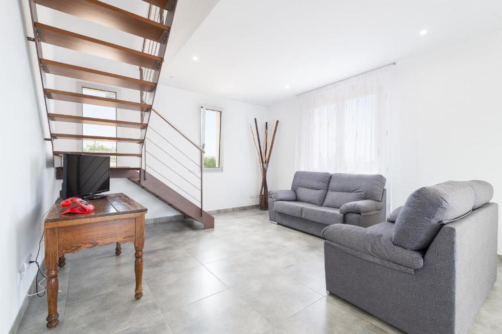 A seating area at Villa Albaimar with swimming pool and garden