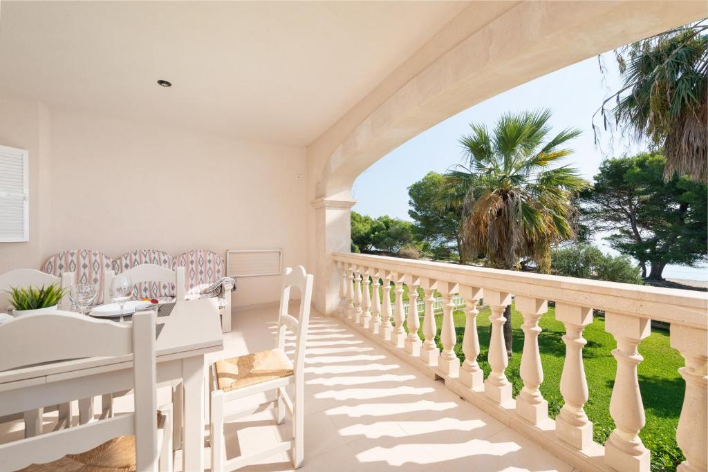 Balkón alebo terasa v ubytovaní Apartment Countess Attic 2-3, Sun of the Bay Vidalba 3, at Alcudia Beach
