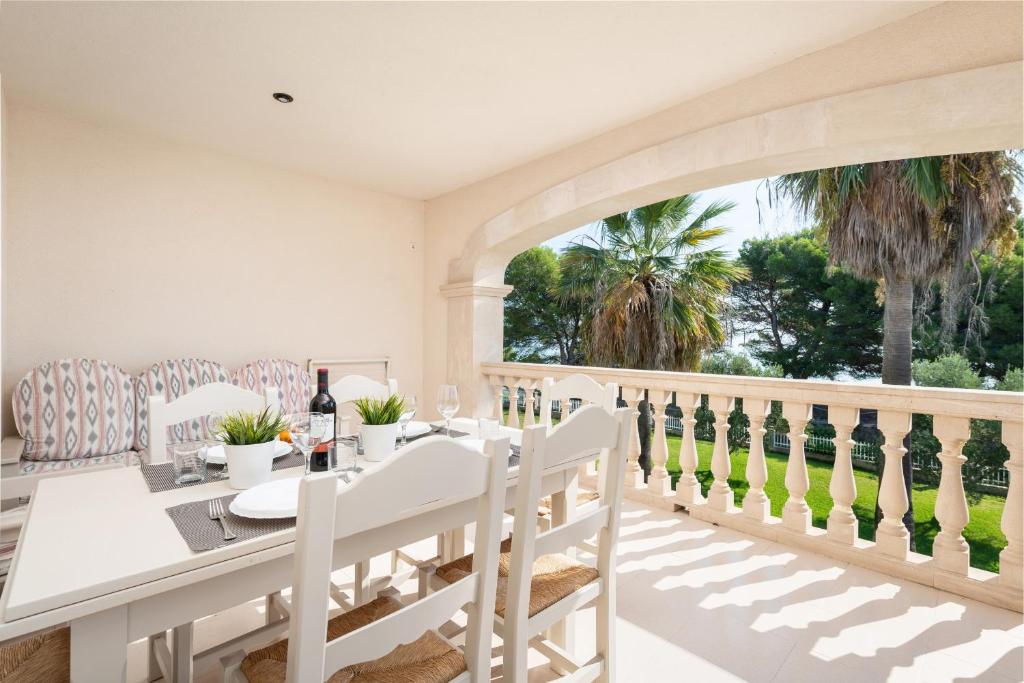 Balkón alebo terasa v ubytovaní Apartment Countess Attic 2-3, Sun of the Bay Vidalba 3, at Alcudia Beach