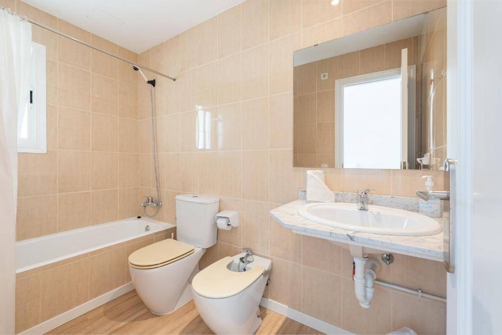 Kúpeľňa v ubytovaní Apartment Countess Attic 2-3, Sun of the Bay Vidalba 3, at Alcudia Beach