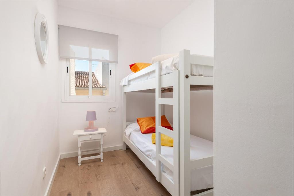 Posteľ alebo postele v izbe v ubytovaní Apartment Countess Attic 2-3, Sun of the Bay Vidalba 3, at Alcudia Beach