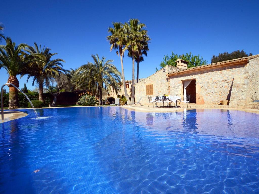 The swimming pool at or close to Can Rovey, pool and gardens in Inca