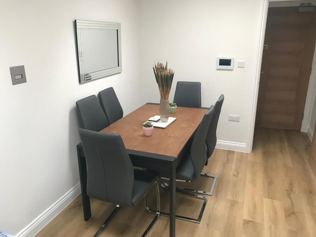 Heart of Henley 1 & 2 Bedroom Apartments - Two-Bedroom Apartment