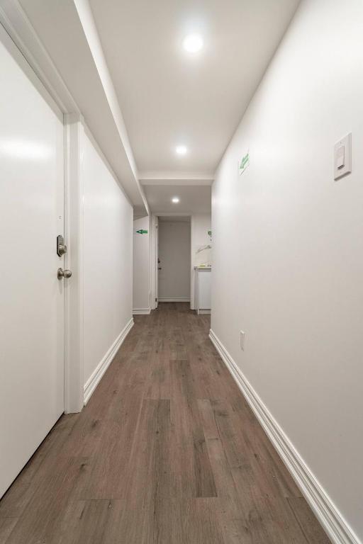 Fotografie z fotogalerie ubytování Simple & Tidy Private Rooms v destinaci Toronto