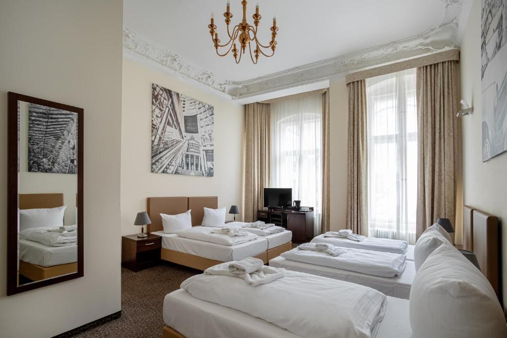 Postel nebo postele na pokoji v ubytování Upper Room Hotel Kurfürstendamm