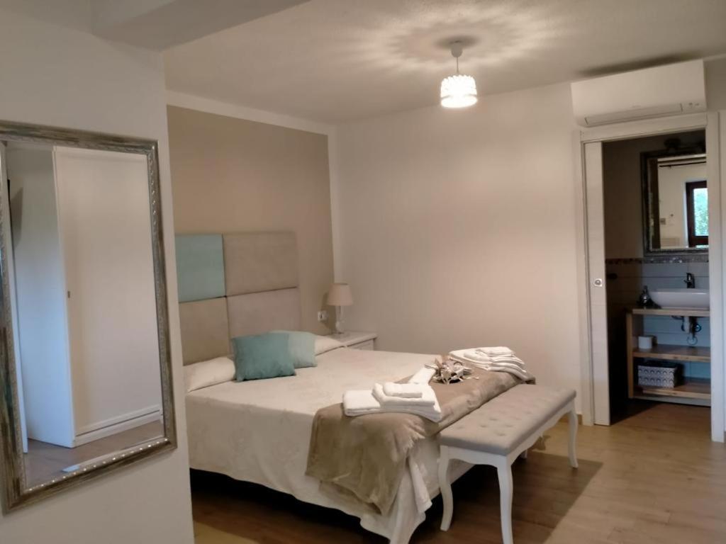 Postel nebo postele na pokoji v ubytování Il Giardino di Daniela Apartments
