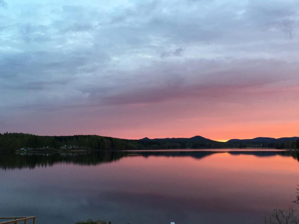 a view of a lake at sunset at Delsbo Camping in Delsbo