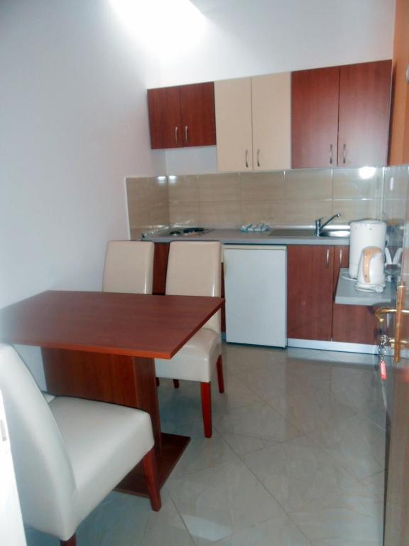 Kuchyň nebo kuchyňský kout v ubytování Apartments Mira
