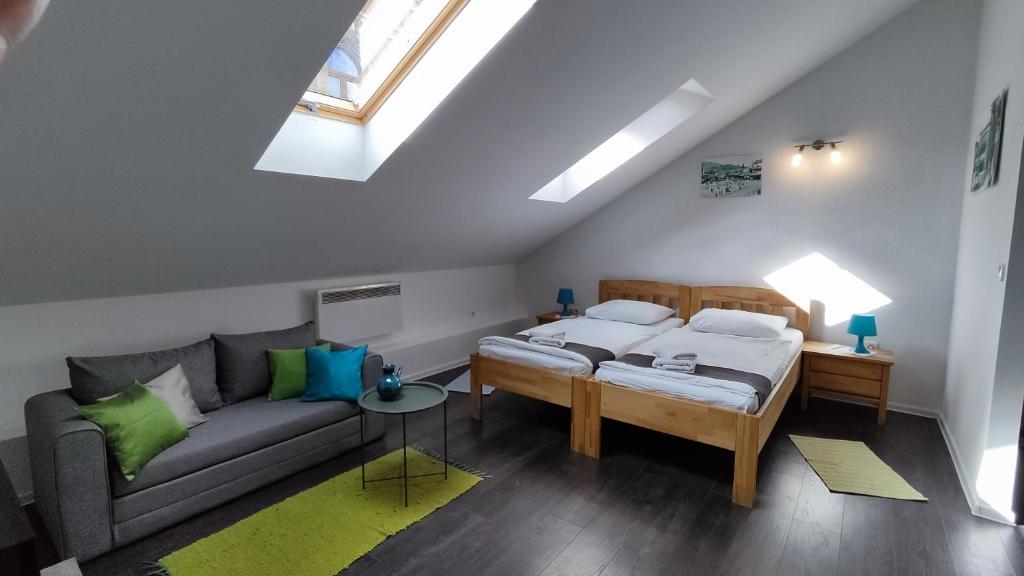 Ένα ή περισσότερα κρεβάτια σε δωμάτιο στο Apartments Protin sokak