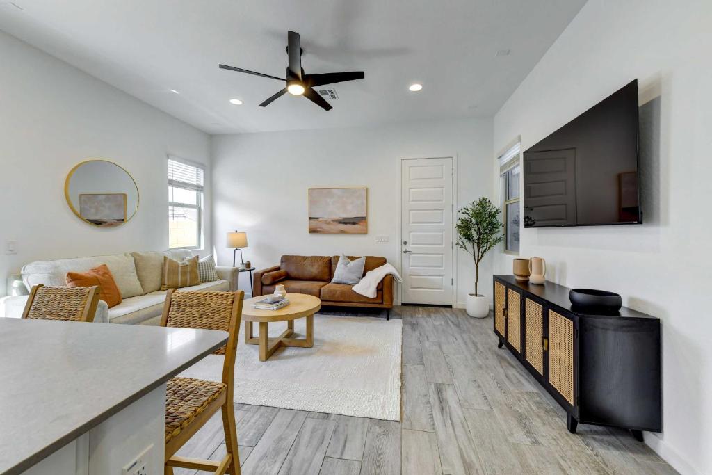 Queen Creek Casita with Patio Less Than 5 Mi to Olive Mill!, Queen