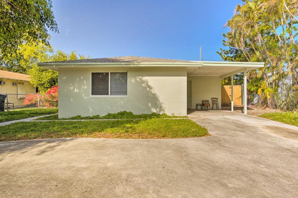 Downtown Delray Beach Vacation Rental Large Yard!, Delray Beach
