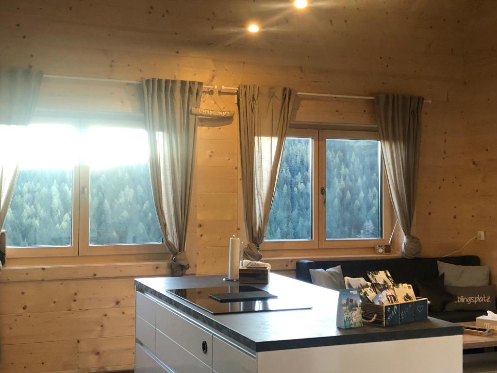 Kuchyň nebo kuchyňský kout v ubytování Blockhaus Waldspiel -Adults Only