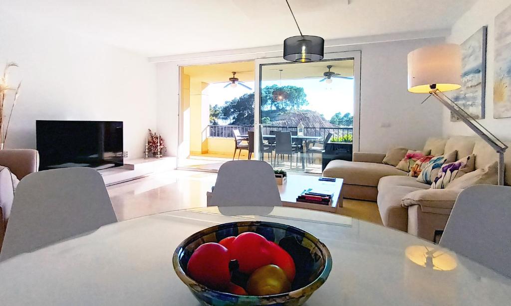 TV a/nebo společenská místnost v ubytování Isla de Altea Beach Luxury House