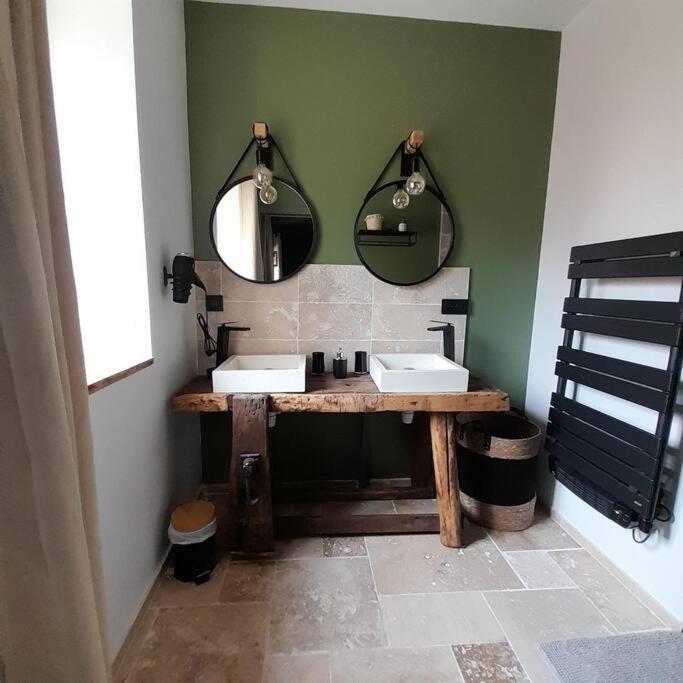 a bathroom with two sinks and two mirrors at instant à deux in Précigné