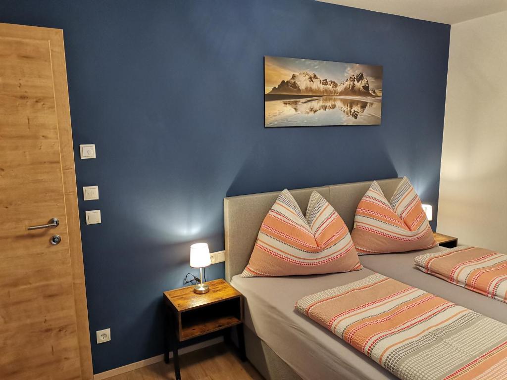 Ένα ή περισσότερα κρεβάτια σε δωμάτιο στο Berg:Zeit_Apartments