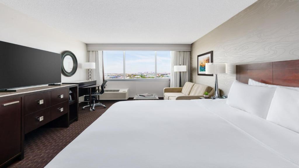 Crowne Plaza Phoenix Airport - PHX, an IHG Hotel - 