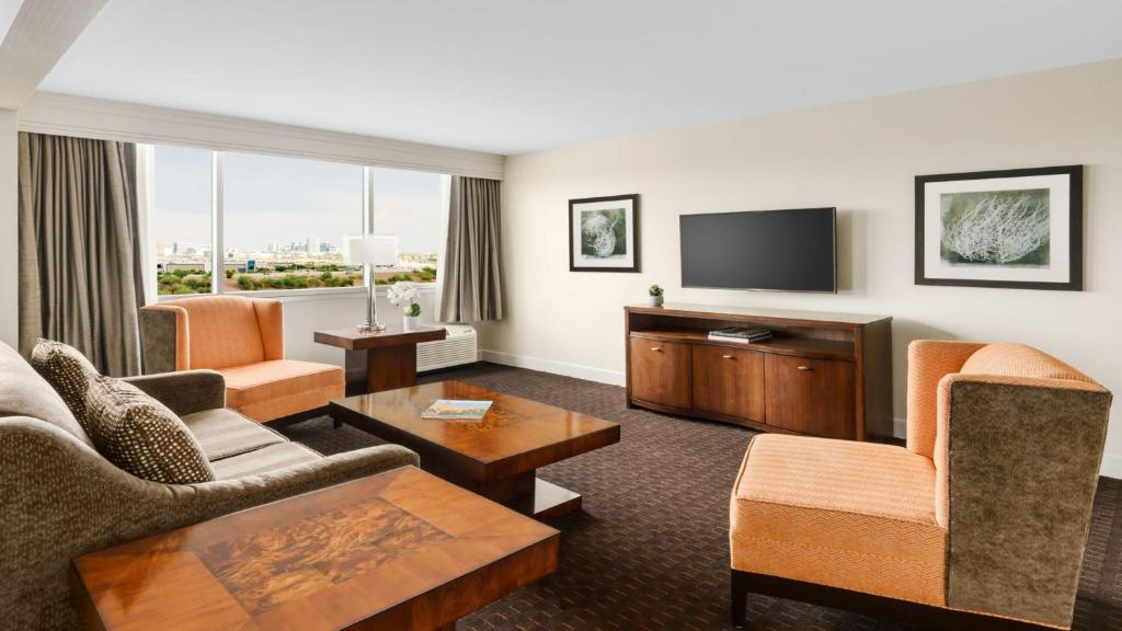 Crowne Plaza Phoenix Airport - PHX, an IHG Hotel - 