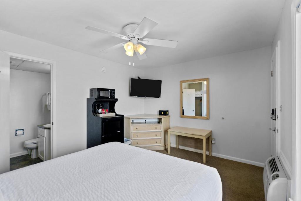 The Beach House - King Room With Sea View