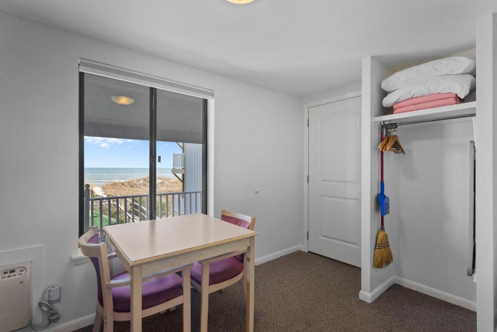 The Beach House - Deluxe Double Room With Sea View