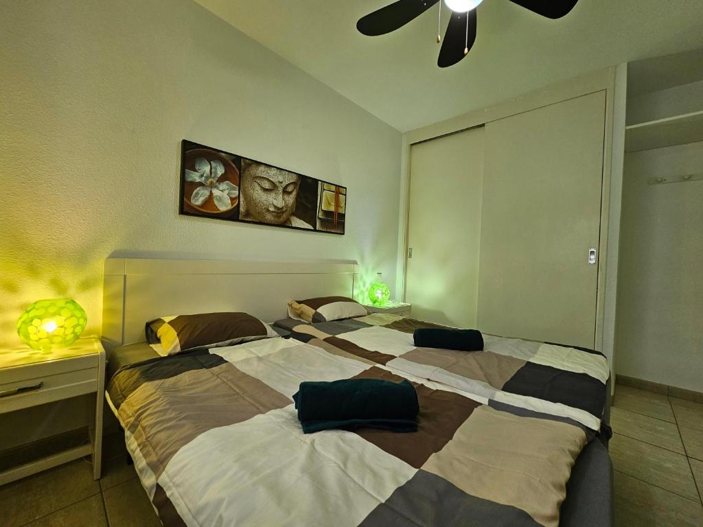 Postel nebo postele na pokoji v ubytování Casa Palmera 3 only 150 metres to the beach, heated pool, Wifi, SAT-TV, balcony