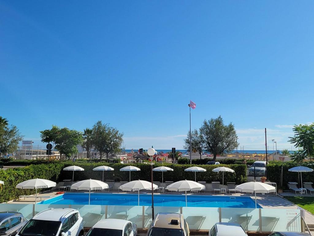 Bazén v ubytování Hotel Villa Augustea nebo v jeho okolí